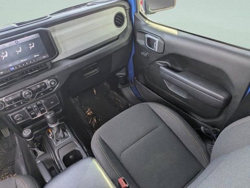 Used 2024 Jeep Gladiator Sport AWD/4WD image 14