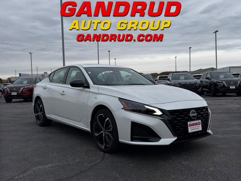 New 2025 Nissan Altima 2.5 SR image 1