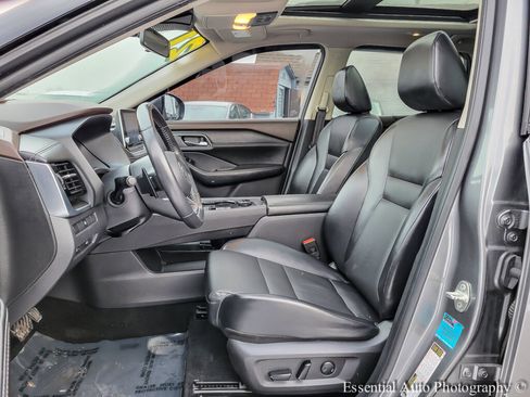 Used 2021 Nissan Rogue SV w/ Premium Package image 9