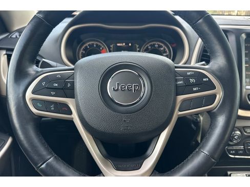 Used 2017 Jeep Cherokee Latitude w/ True North Edition image 24