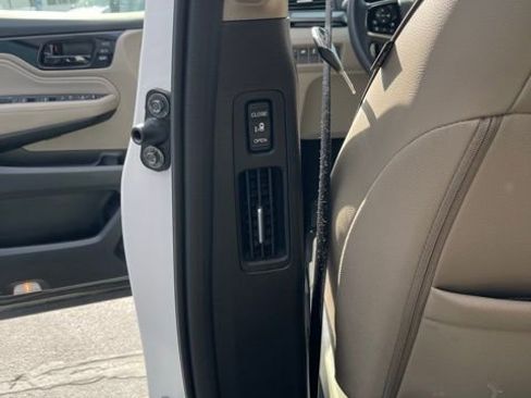 Used 2023 Honda Odyssey Elite image 41