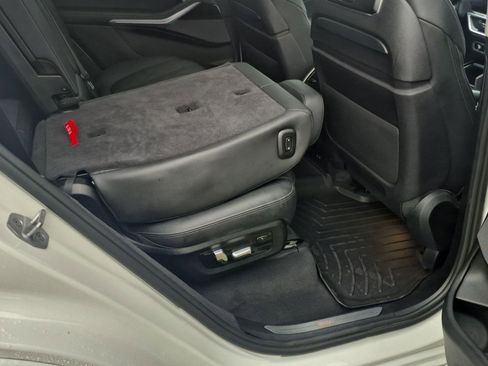 Used 2024 BMW X7 xDrive40i image 44