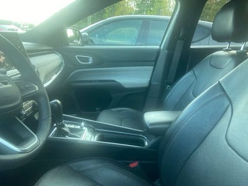 Used 2023 Jeep Compass Latitude AWD/4WD image 7