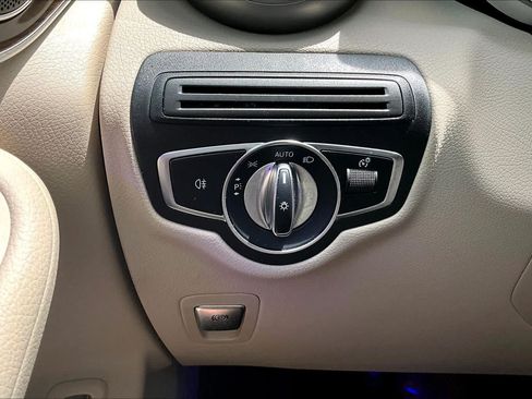 Used 2022 Mercedes-Benz GLC 300 image 34