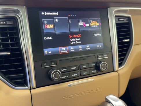 Used 2017 Porsche Macan Turbo image 24