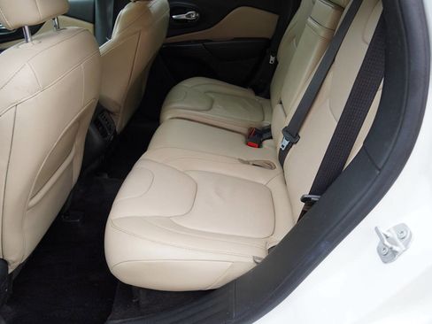 Used 2017 Jeep Cherokee Limited image 13