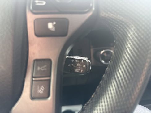 Used 2018 Toyota Tacoma TRD Sport image 18