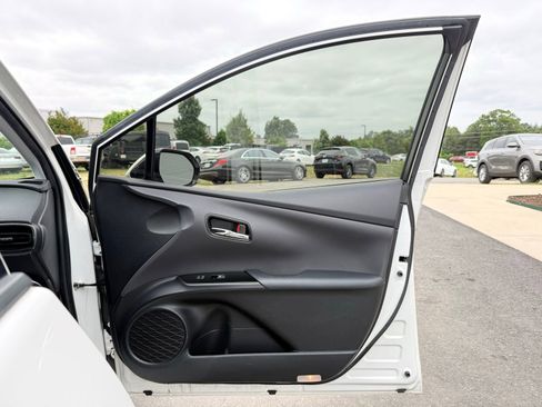 Used 2017 Toyota Prius Prime Advanced FWD image 21