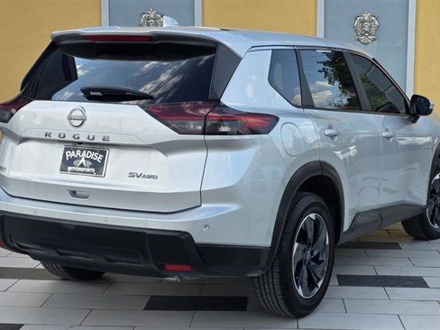 Used 2024 Nissan Rogue SV AWD/4WD image 7