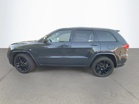 Used 2017 Jeep Grand Cherokee Altitude AWD/4WD image 7