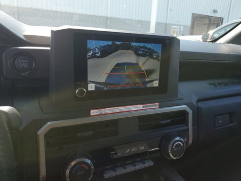 Certified 2026 Toyota Tacoma SR AWD/4WD image 25