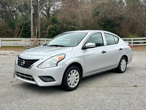 Used 2017 Nissan Versa S Plus FWD image 3