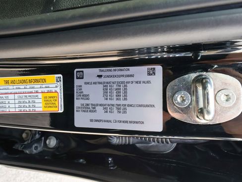 Used 2023 Chevrolet Suburban RST AWD/4WD image 37