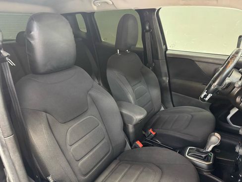 Used 2020 Jeep Renegade Latitude FWD image 15