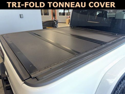 Used 2024 Jeep Gladiator Willys image 13