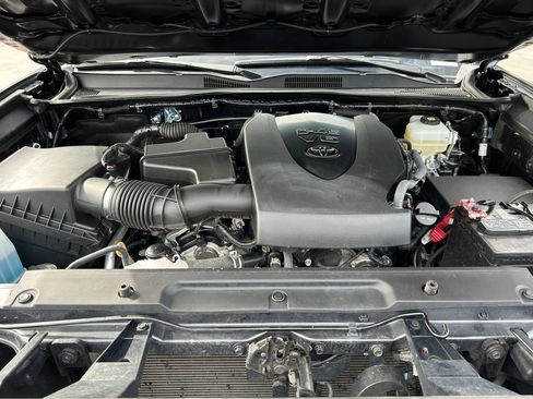 Used 2023 Toyota Tacoma TRD Off-Road AWD/4WD image 31