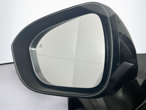Used 2025 Nissan Rogue SV AWD/4WD image 16