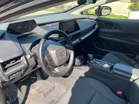 Used 2025 Toyota Prius LE FWD image 11