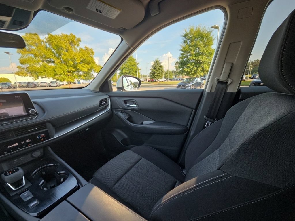 Used 2025 Nissan Rogue SV FWD image 22