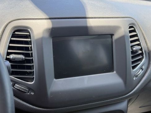 Used 2019 Jeep Compass Latitude image 26