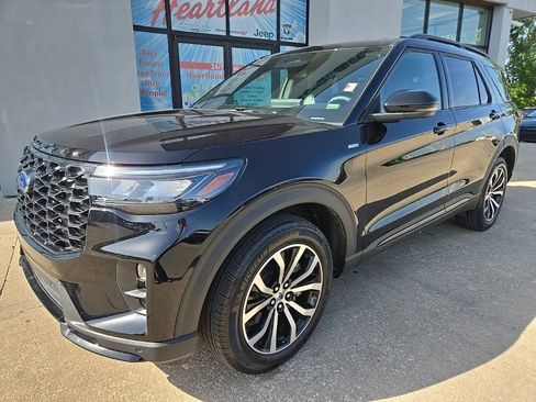 Used 2025 Ford Explorer ST-Line AWD/4WD image 2