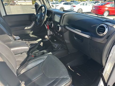 Used 2017 Jeep Wrangler Unlimited Sahara w/ Dual Top Group image 22