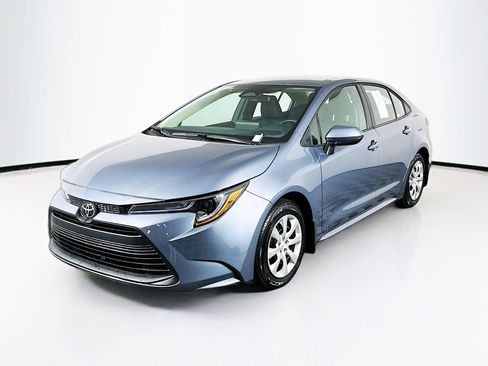 Used 2026 Toyota Corolla LE image 3