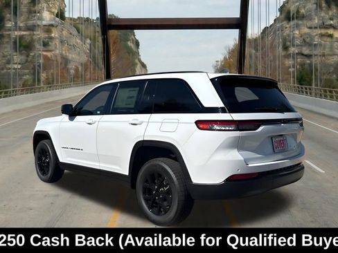 New 2025 Jeep Grand Cherokee Altitude RWD image 7