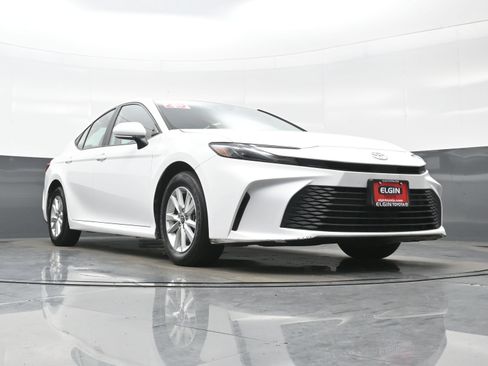 Used 2025 Toyota Camry LE w/ Convenience Package AWD/4WD image 27