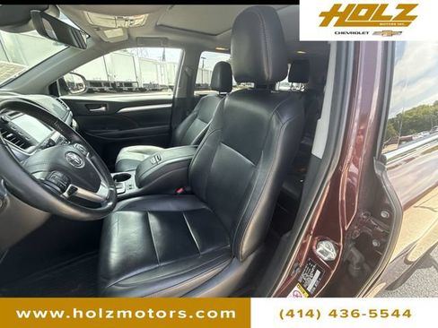 Used 2019 Toyota Highlander XLE AWD/4WD image 19