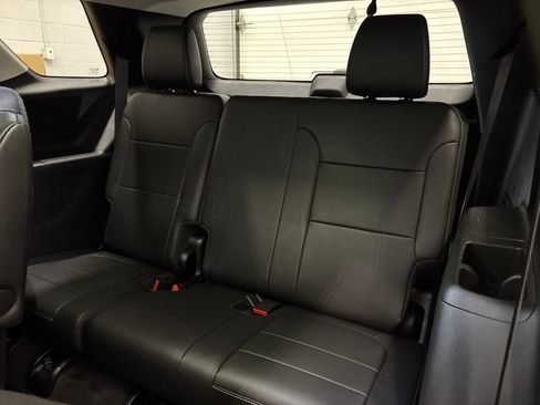 Used 2021 Chevrolet Traverse High Country AWD/4WD image 36