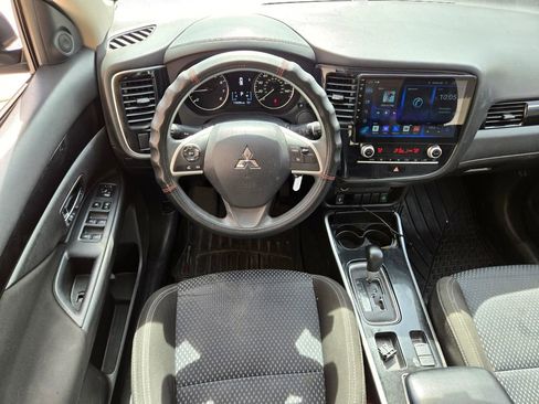 Used 2020 Mitsubishi Outlander ES FWD image 8