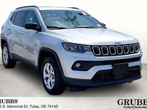 Used 2024 Jeep Compass Latitude AWD/4WD image 1