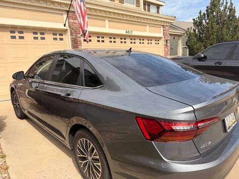 Used 2019 Volkswagen Jetta SE w/ Cold Weather Package image 4