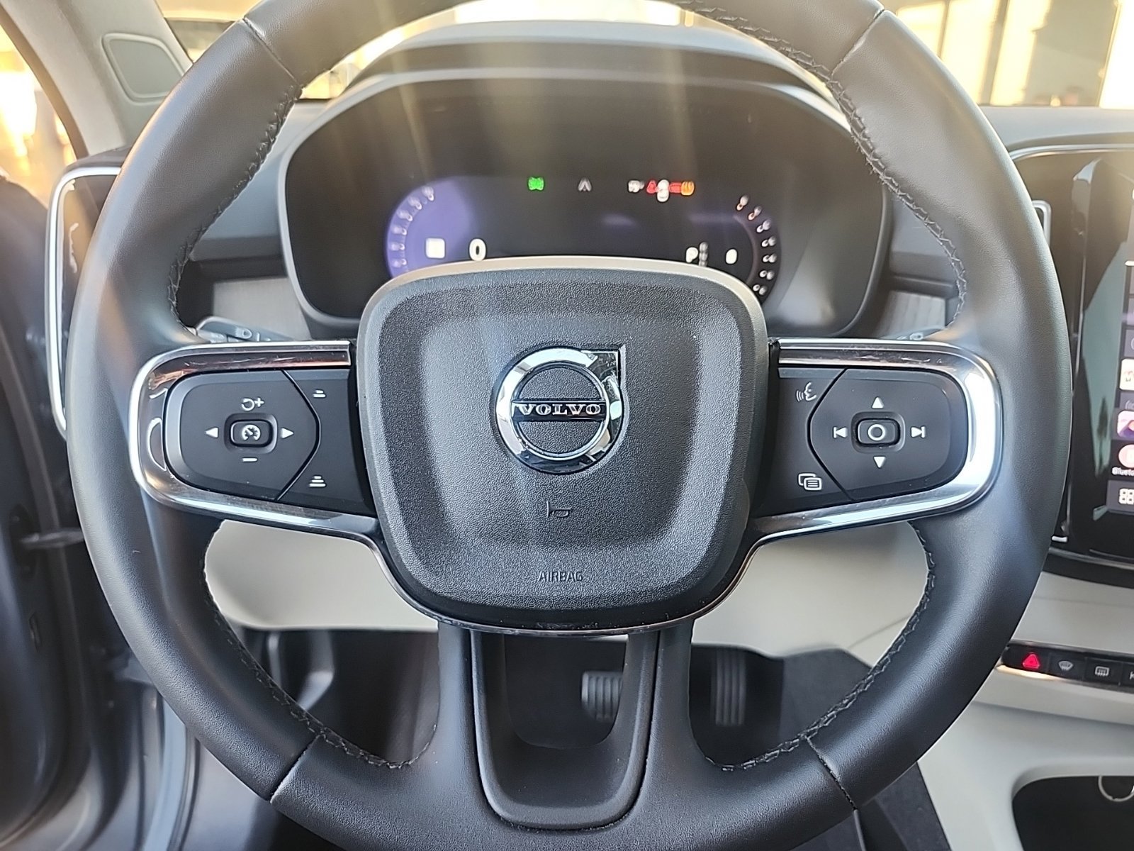 Used 2023 Volvo XC40 B5 Plus AWD/4WD image 15