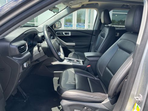 Used 2023 Ford Explorer XLT w/ Equipment Group 202A AWD/4WD image 11