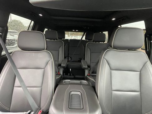 Used 2024 GMC Yukon XL SLT w/ SLT Premium Package image 32