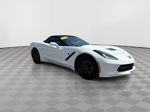 Used 2017 Chevrolet Corvette Stingray Convertible RWD image 2