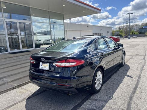Used 2020 Ford Fusion SE FWD image 4