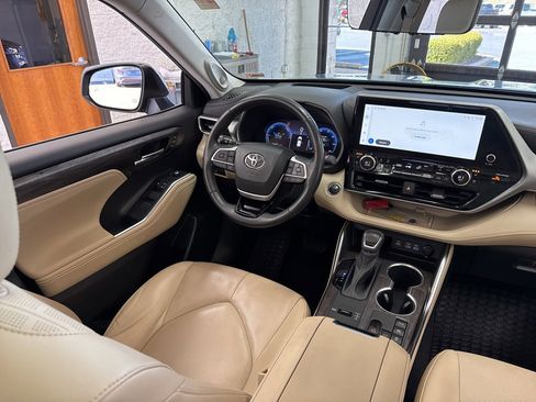 Used 2023 Toyota Highlander Platinum image 50