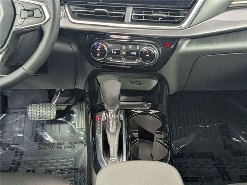 Used 2026 Chevrolet Trax ACTIV w/ Sunroof Package FWD image 40