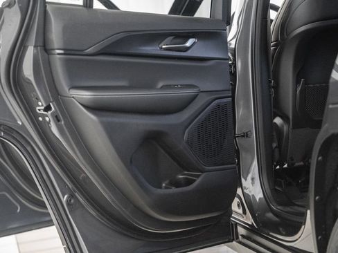 New 2025 Jeep Grand Cherokee Altitude image 34