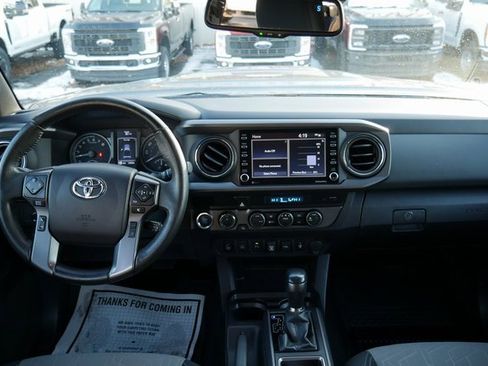 Used 2022 Toyota Tacoma TRD Sport image 3