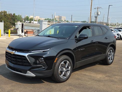 Used 2025 Chevrolet Blazer LT FWD image 7
