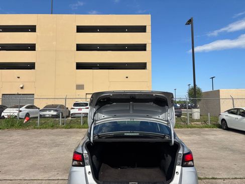 Used 2025 Nissan Versa SV w/ Trunk Package FWD image 29