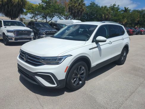 Used 2022 Volkswagen Tiguan SE image 10
