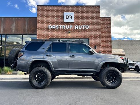 Used 2021 Toyota 4Runner TRD Off-Road Premium AWD/4WD image 7