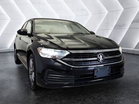 Used 2024 Volkswagen Jetta SE FWD image 1