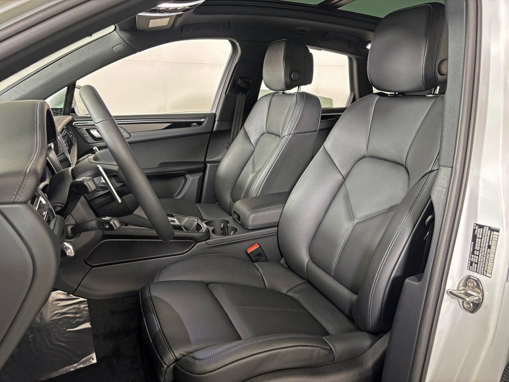 Used 2026 Porsche Macan S AWD/4WD image 5