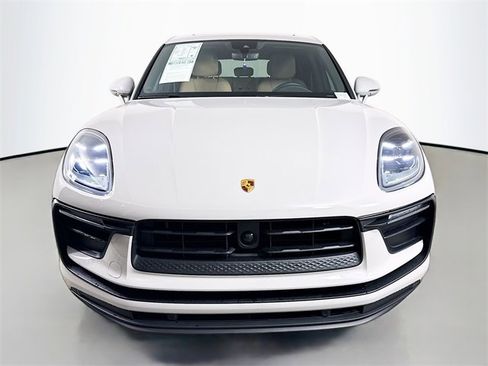 Used 2024 Porsche Macan image 2